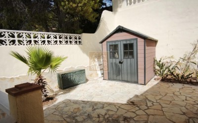 Villa with a guest apartment, swimming pool and spacious outdoor areas in Santa Clara, Altea
